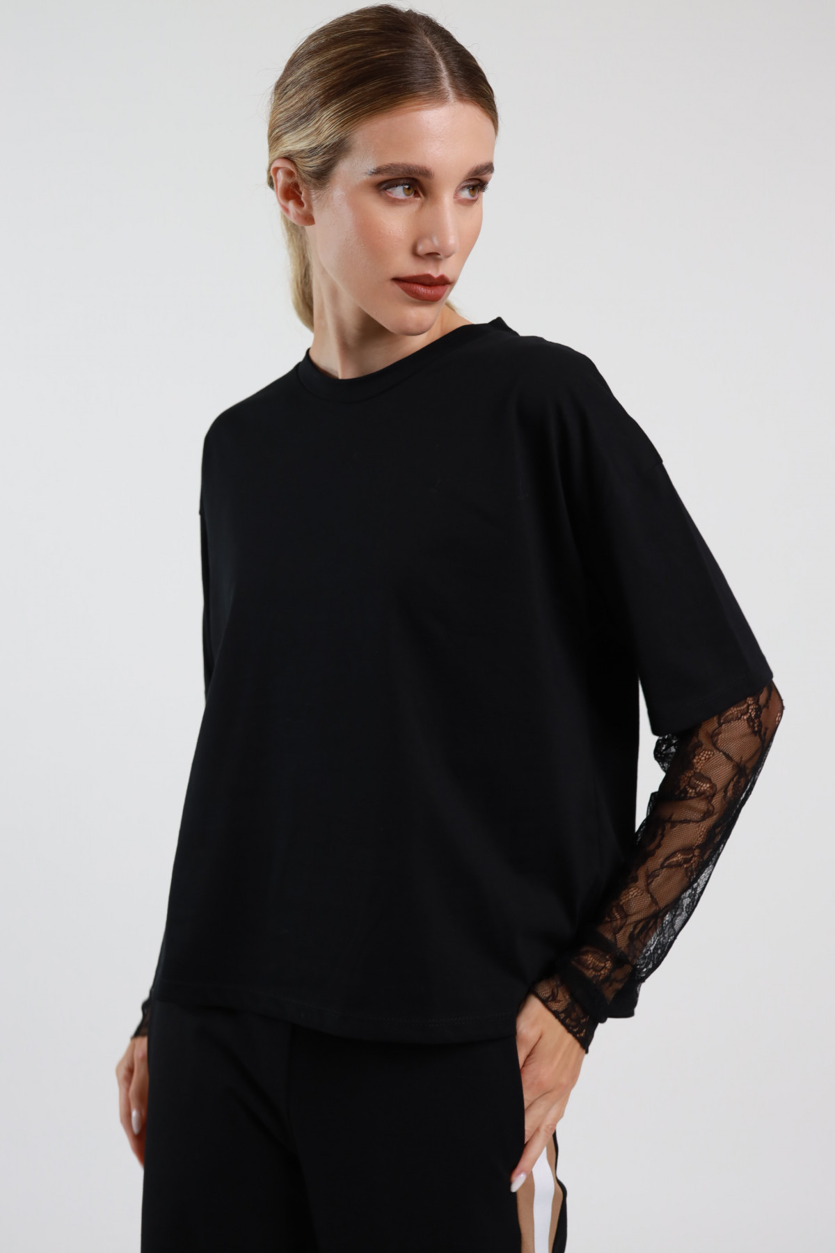 Over T-shirt with Lace Sleeves