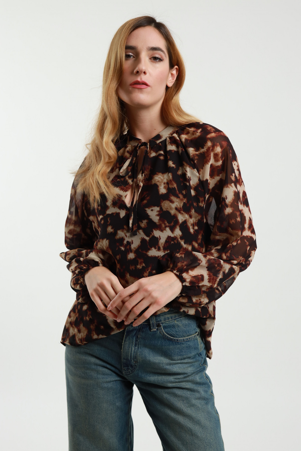 Crew Neck Blouse With Ribbon