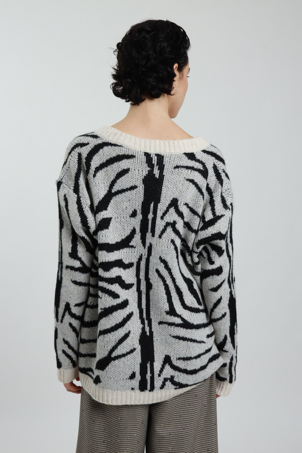 Pullover mit Zebra-V-Ausschnitt