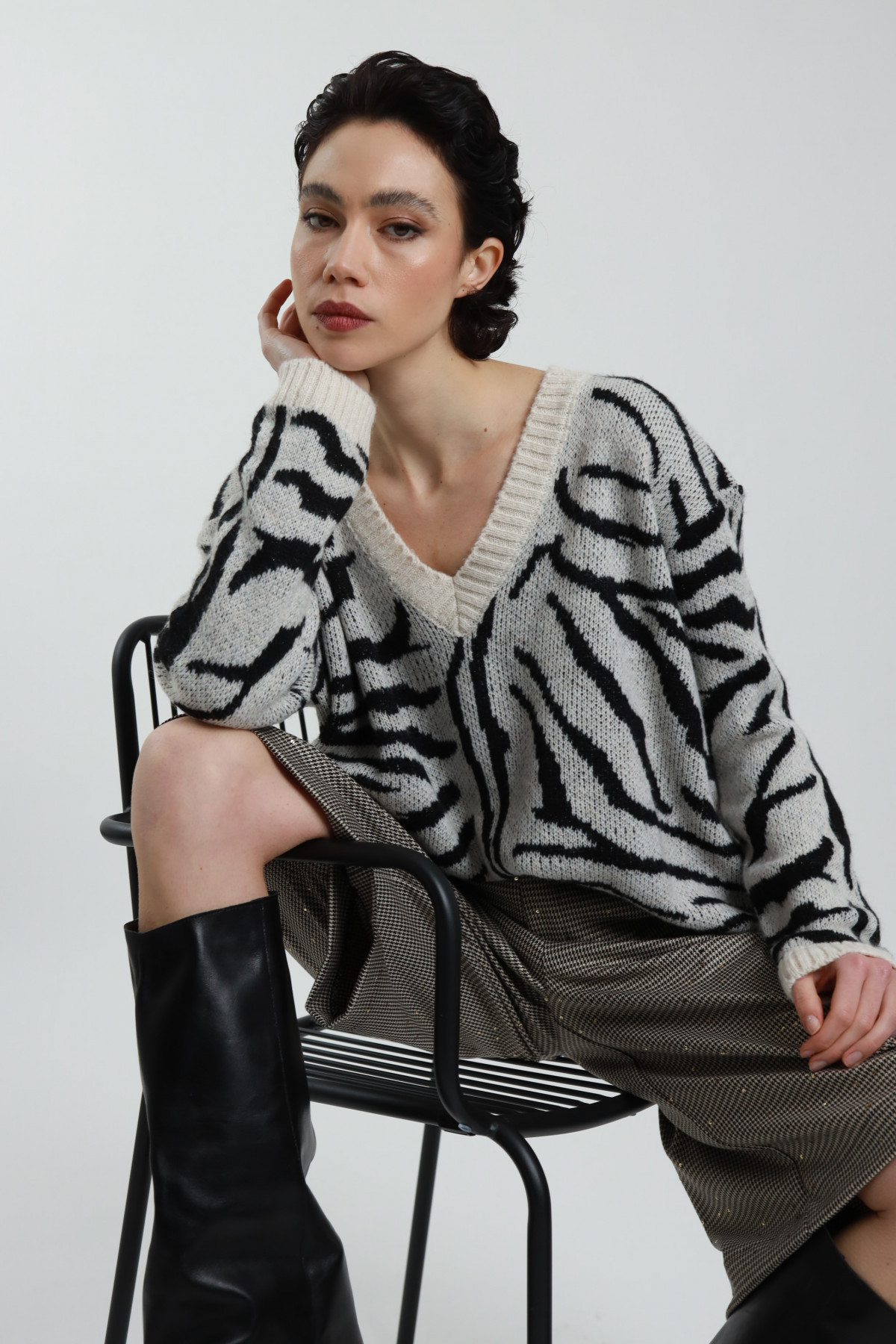 Pullover mit Zebra-V-Ausschnitt