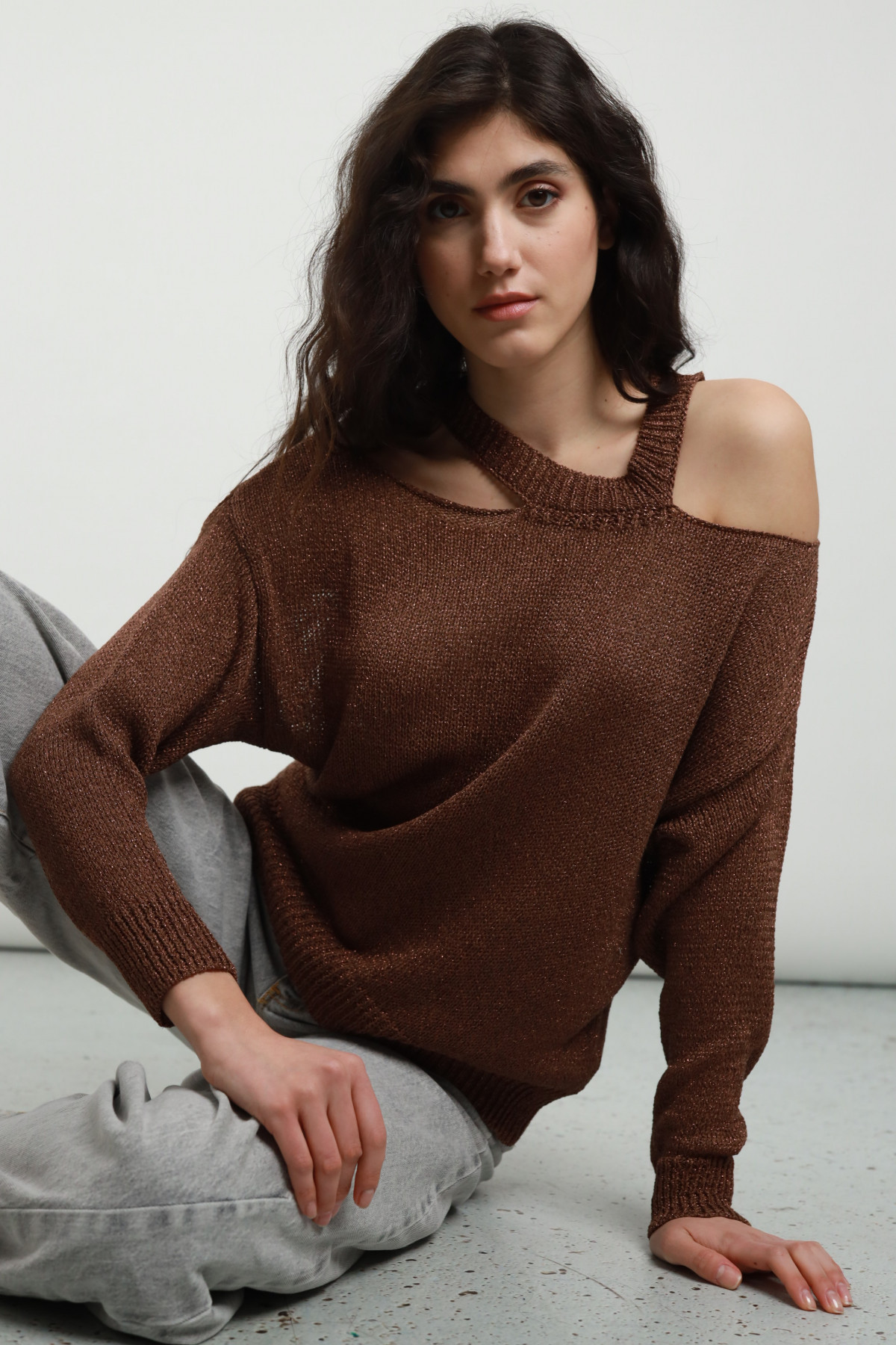 Lurex -Pullover ausschneiden