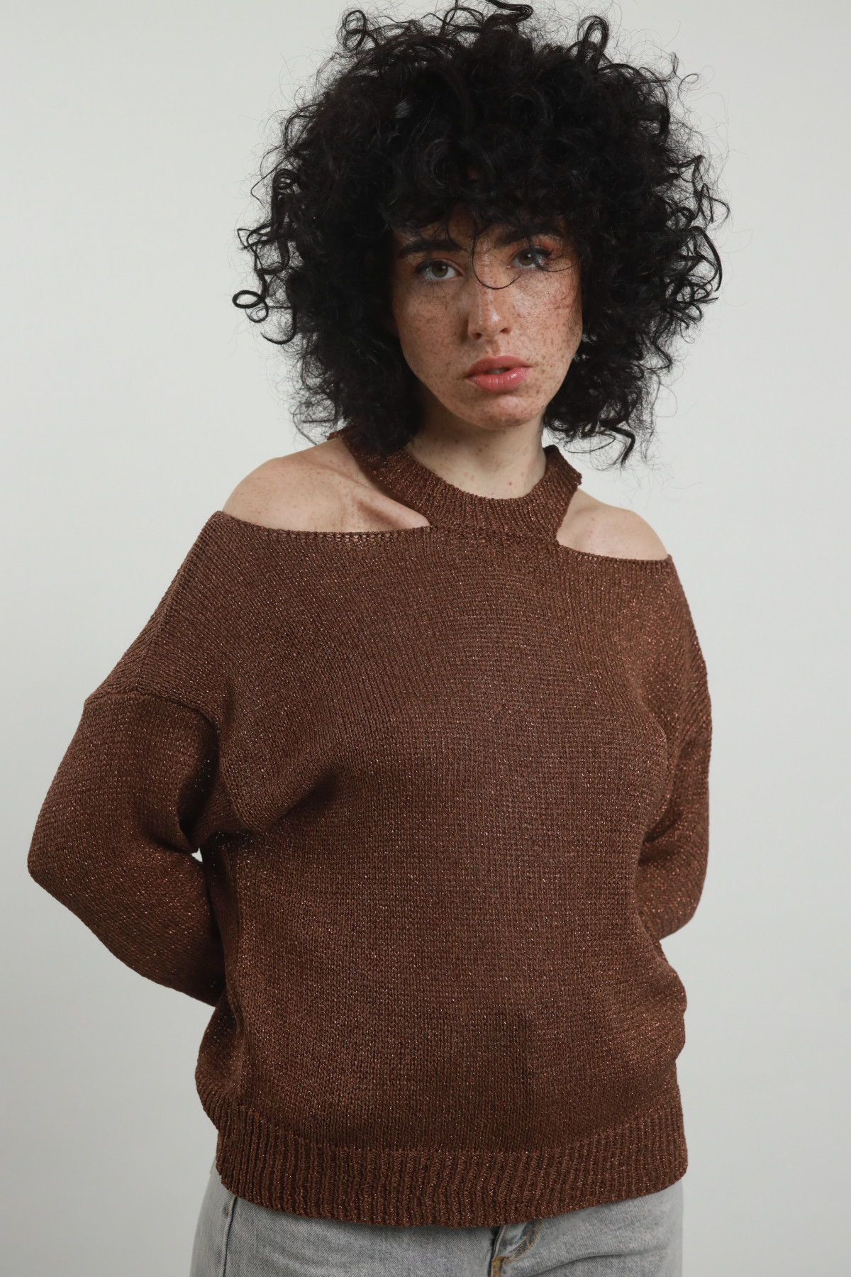 Lurex -Pullover ausschneiden