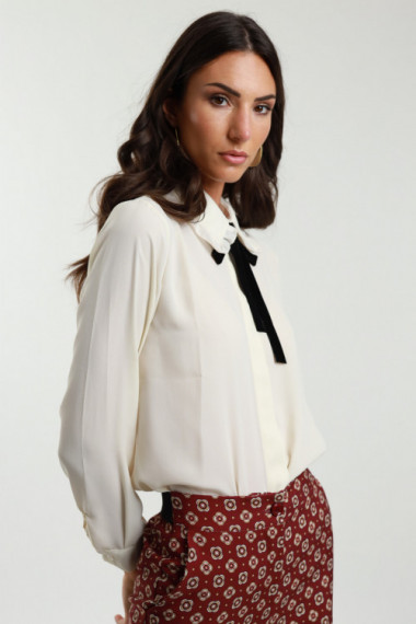 Collar Shirt With Ribbon