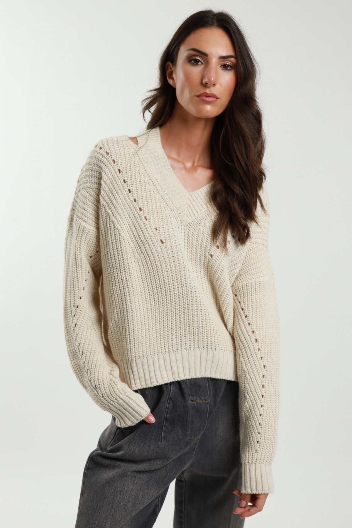 Ausgeschnittener Pullover