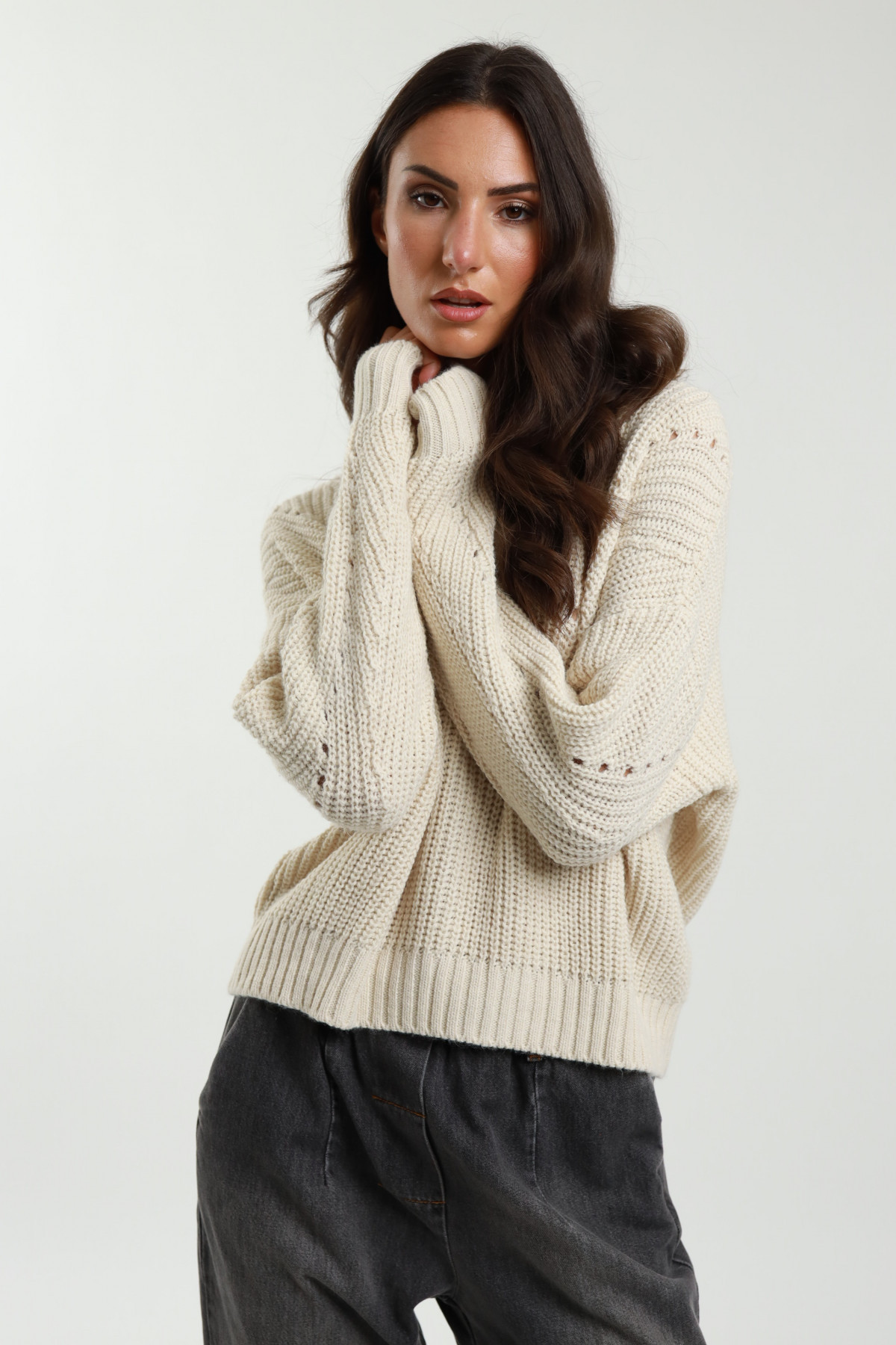 Ausgeschnittener Pullover