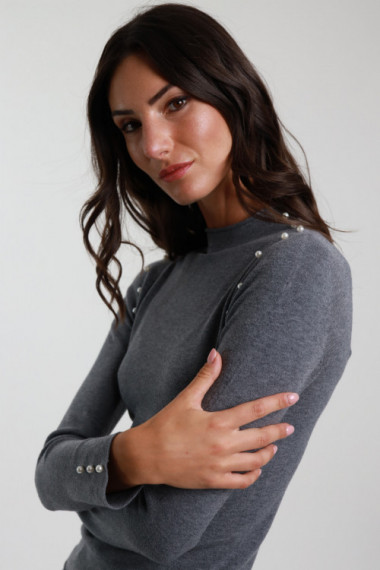 Schmaler Pullover mit Perlen