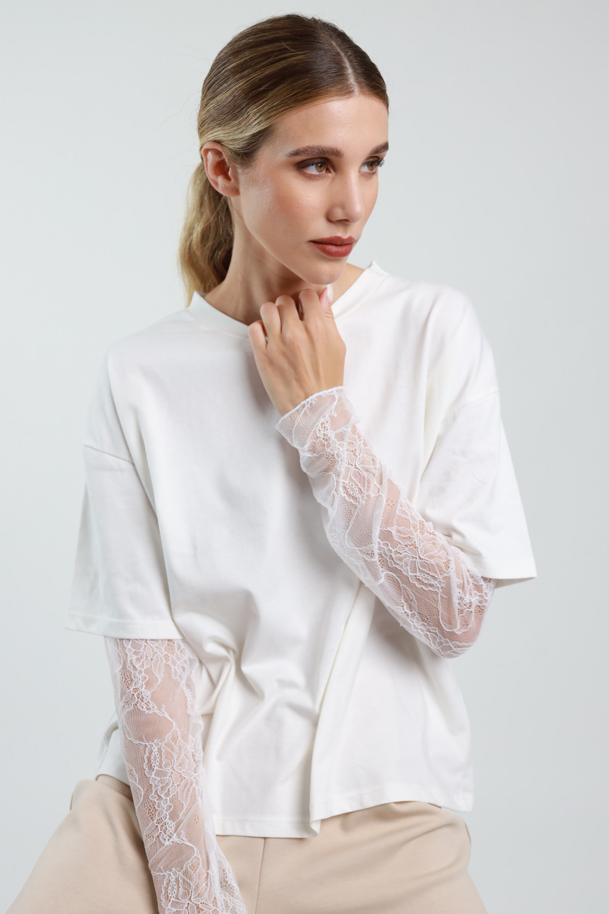 Over T-shirt with Lace Sleeves